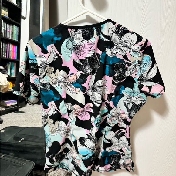 Infinity Patterned Scrub Top - Picture 3 of 3